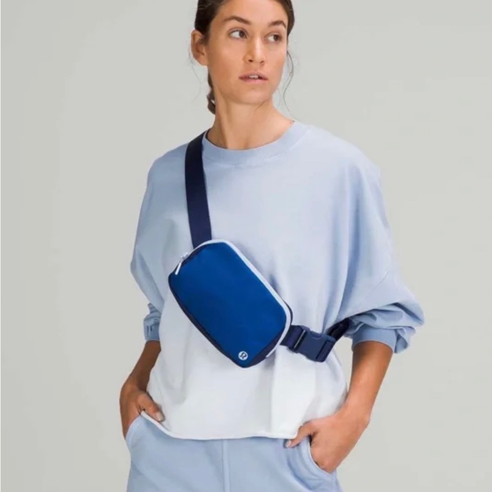 Lululemon belt bag rare 💙